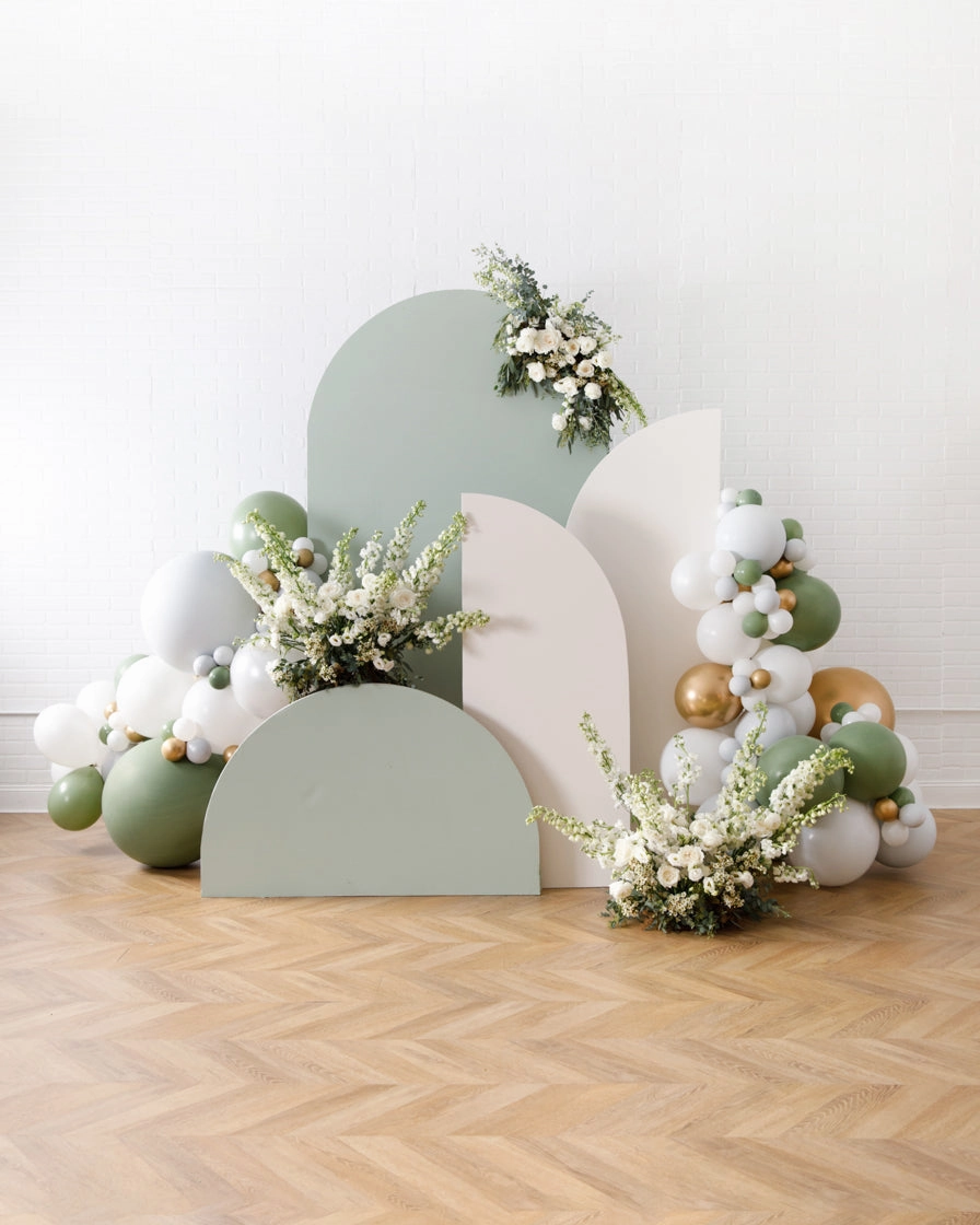 Blushing - Bellamy Panel with Floral Arrangements