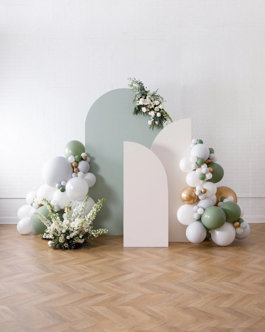 Blushing - Bellamy Panel with Floral Arrangements