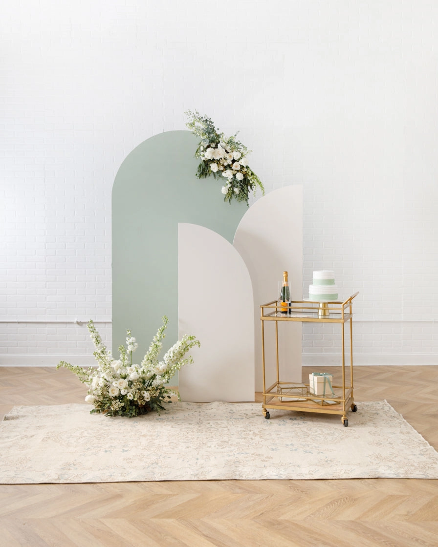 Blushing - Bellamy Panel with Floral Arrangements