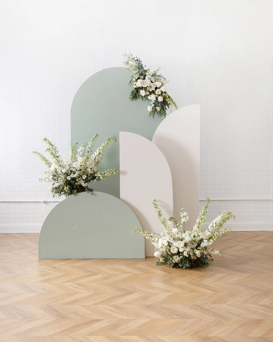 Blushing - Bellamy Panel with Floral Arrangements