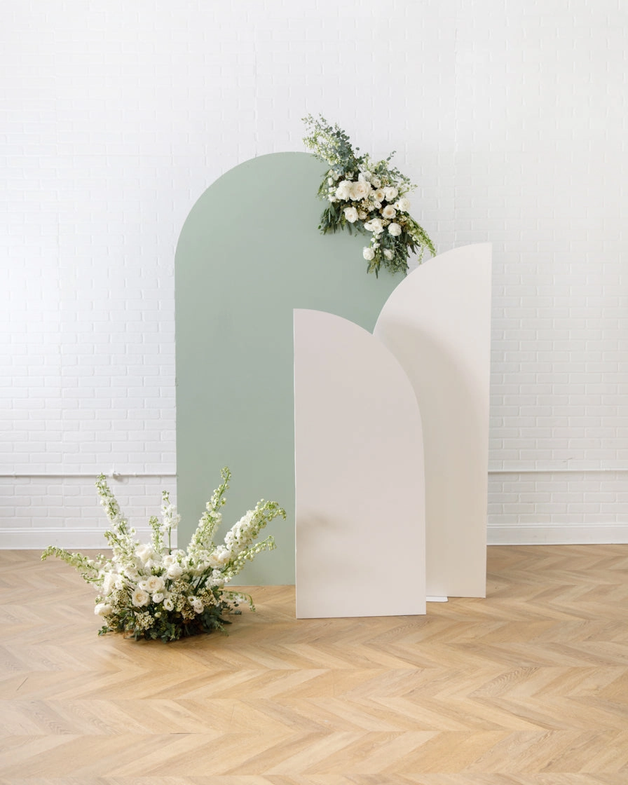 Blushing - Bellamy Panel with Floral Arrangements