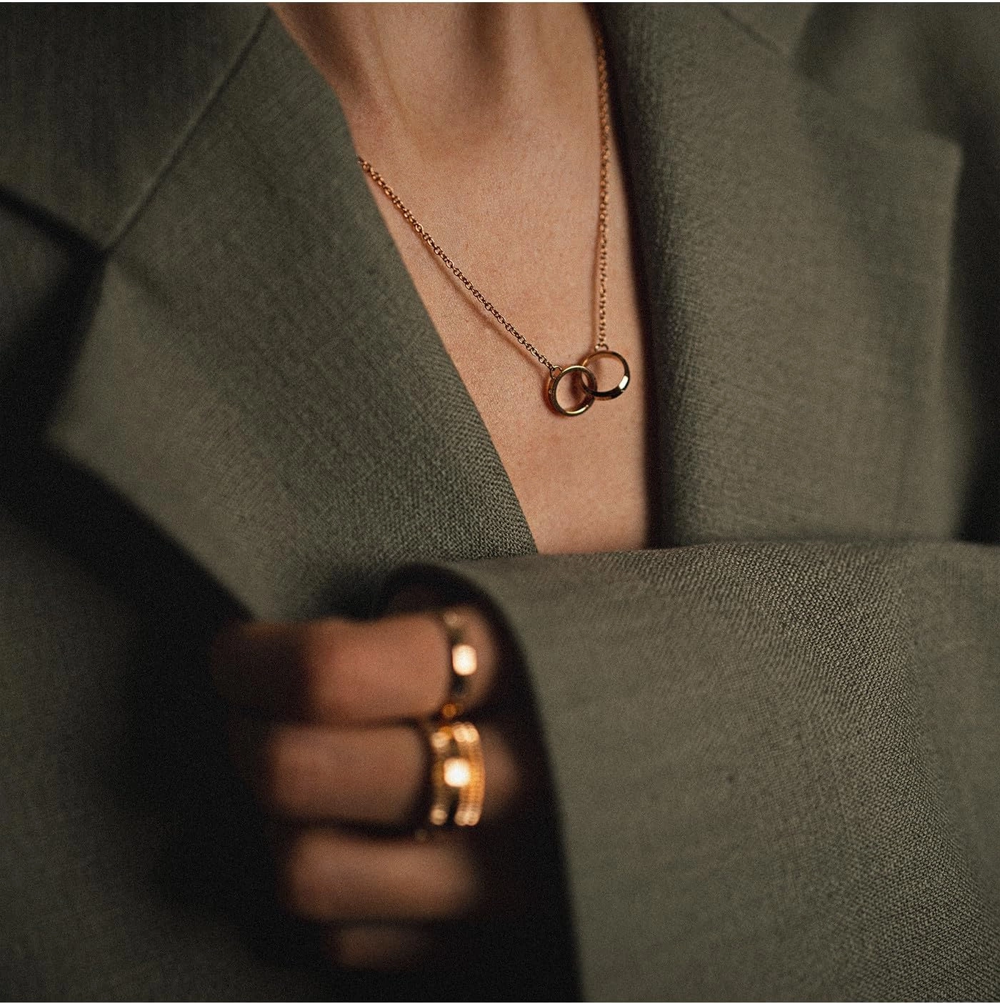 Daniel Wellington Elan Unity Pendant Necklace - 316L Stainless Steel, Interlocking Double Circle Ring Necklace for Women & Men, 44cm / 17.3 Inches