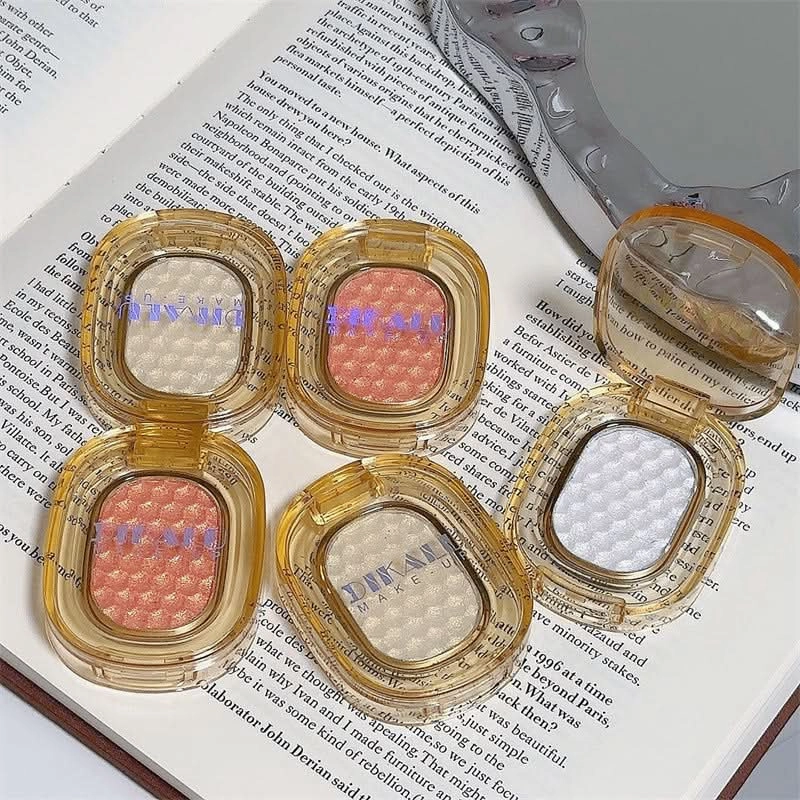 Dikalu Mochi Highlighter Eyeshadow – Soft, Shimmering Pearl Finish