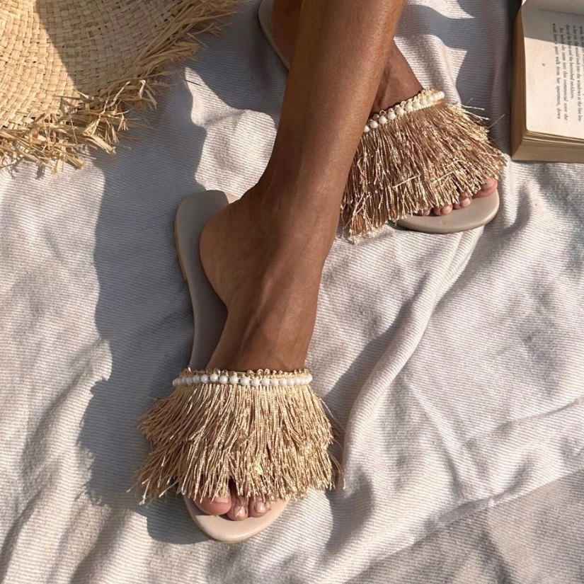 FRANJA BEIGE SLIPPERS
