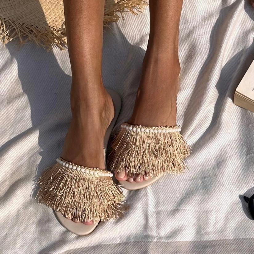 FRANJA BEIGE SLIPPERS