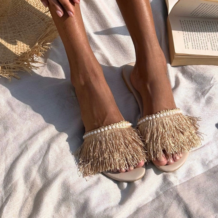 FRANJA BEIGE SLIPPERS