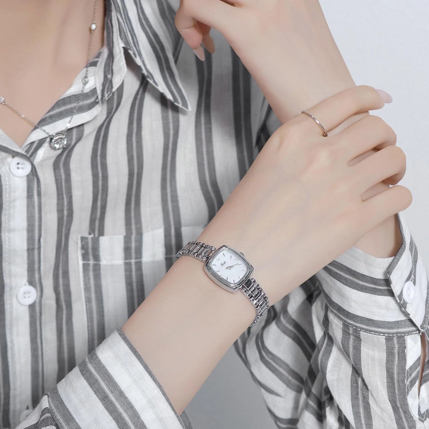 Gosasa Dainty Small Gold Watch for Women Rectangular Case Vintage Women’s Stainless Steel Bracelet Quartz Wristwatch Waterproof Elegant Dress Ladies Gift Watch