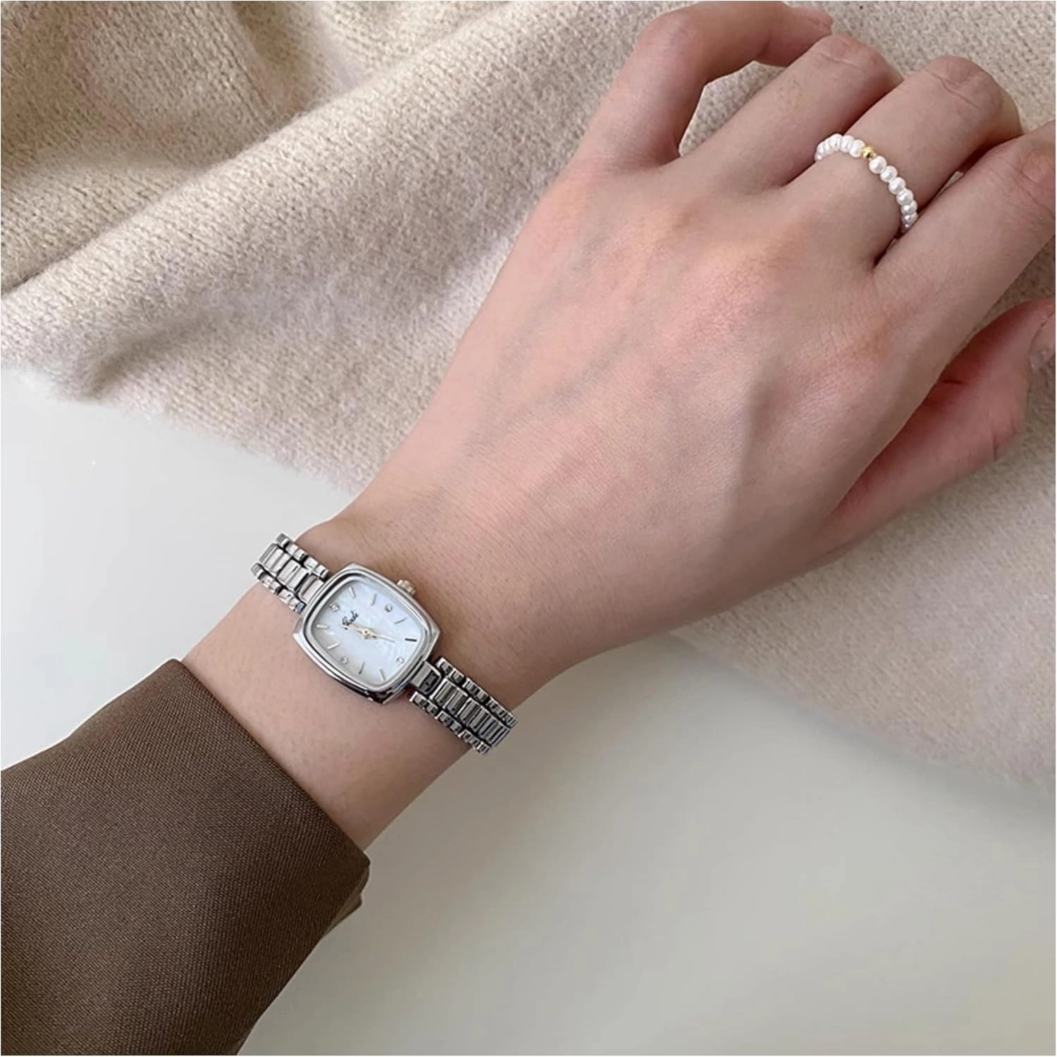 Gosasa Dainty Small Gold Watch for Women Rectangular Case Vintage Women’s Stainless Steel Bracelet Quartz Wristwatch Waterproof Elegant Dress Ladies Gift Watch