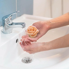 Ideal Swan Rose Bath Soap - Rose Flower Floral Scented Rose Petals in Flower Box, Bath Soap for Birthday Valentine’s Day Thanksgiving Day Christmas (White)