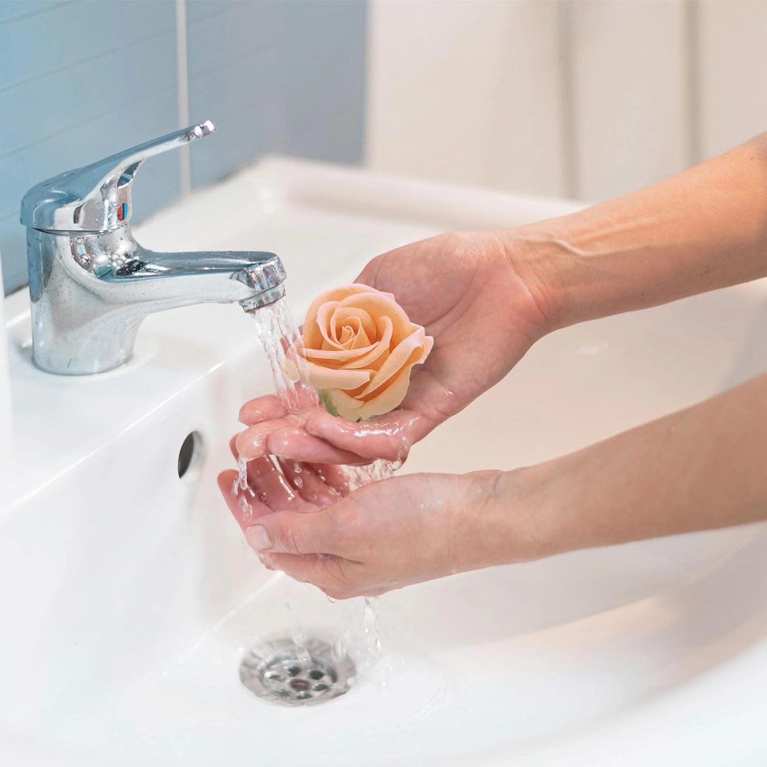 Ideal Swan Rose Bath Soap - Rose Flower Floral Scented Rose Petals in Flower Box, Bath Soap for Birthday Valentine’s Day Thanksgiving Day Christmas (White)