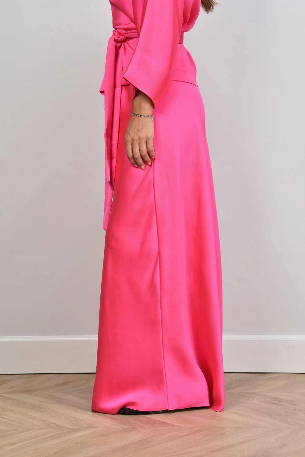 Sea Me Happy rok Jude Satin fuchsia
