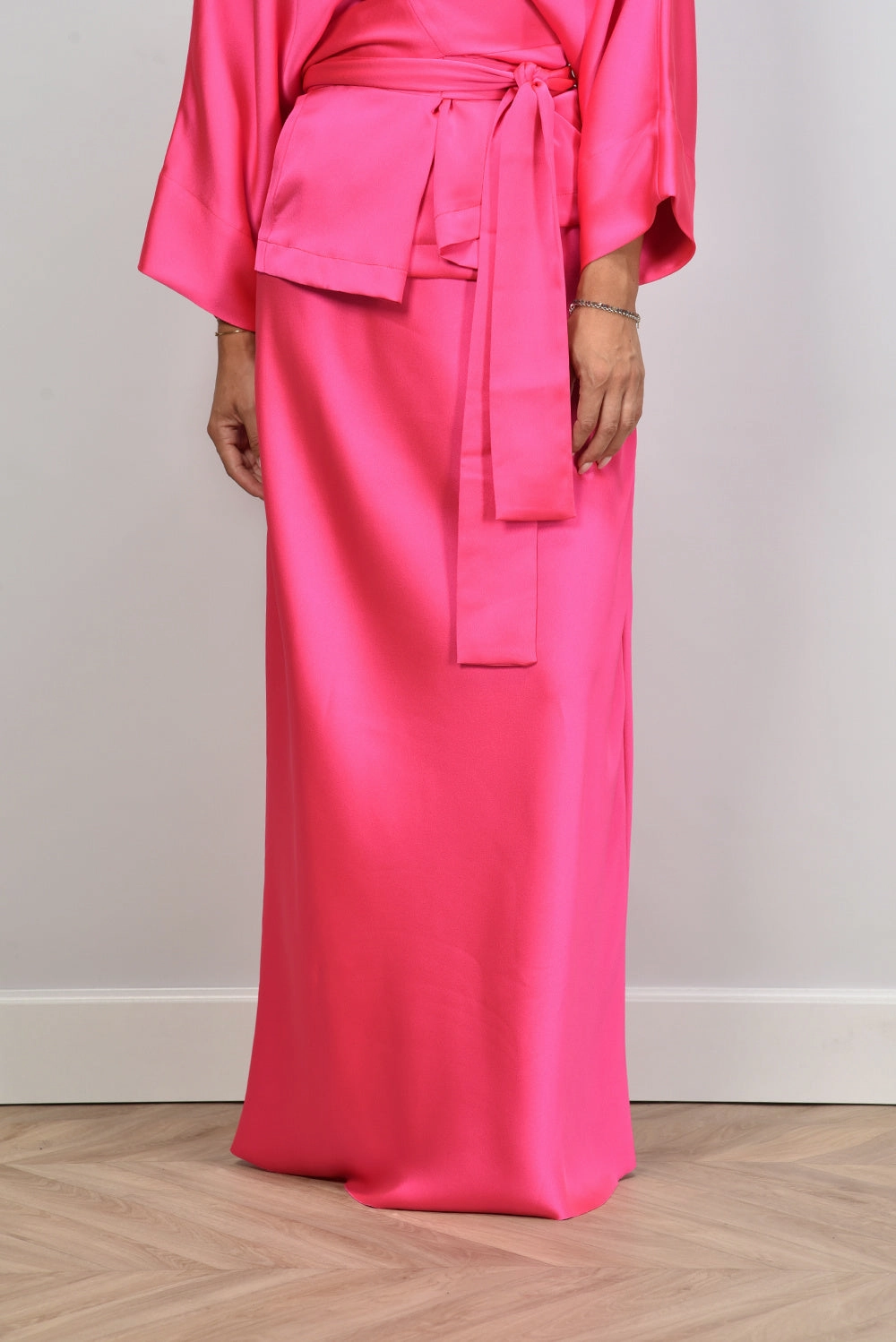 Sea Me Happy rok Jude Satin fuchsia