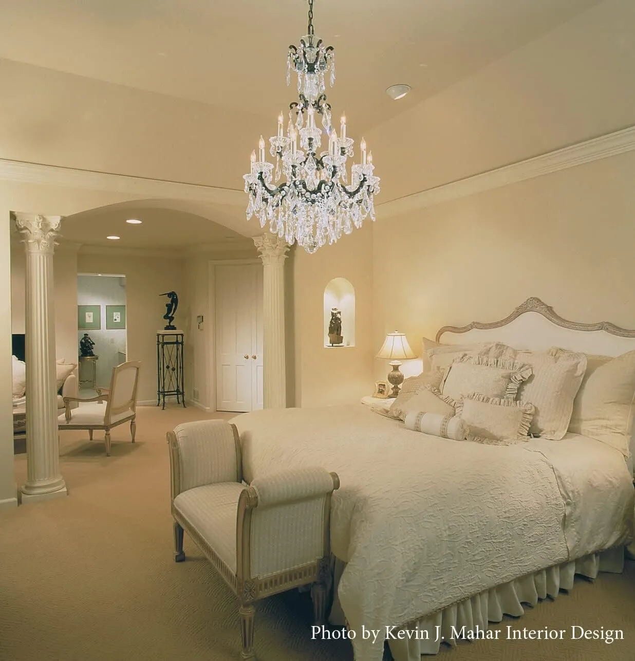 Signature 5074-22, La Scala 10 Light 28in x 29.5in Chandelier in Heirloom Gold with Clear Heritage Handcut Crystals