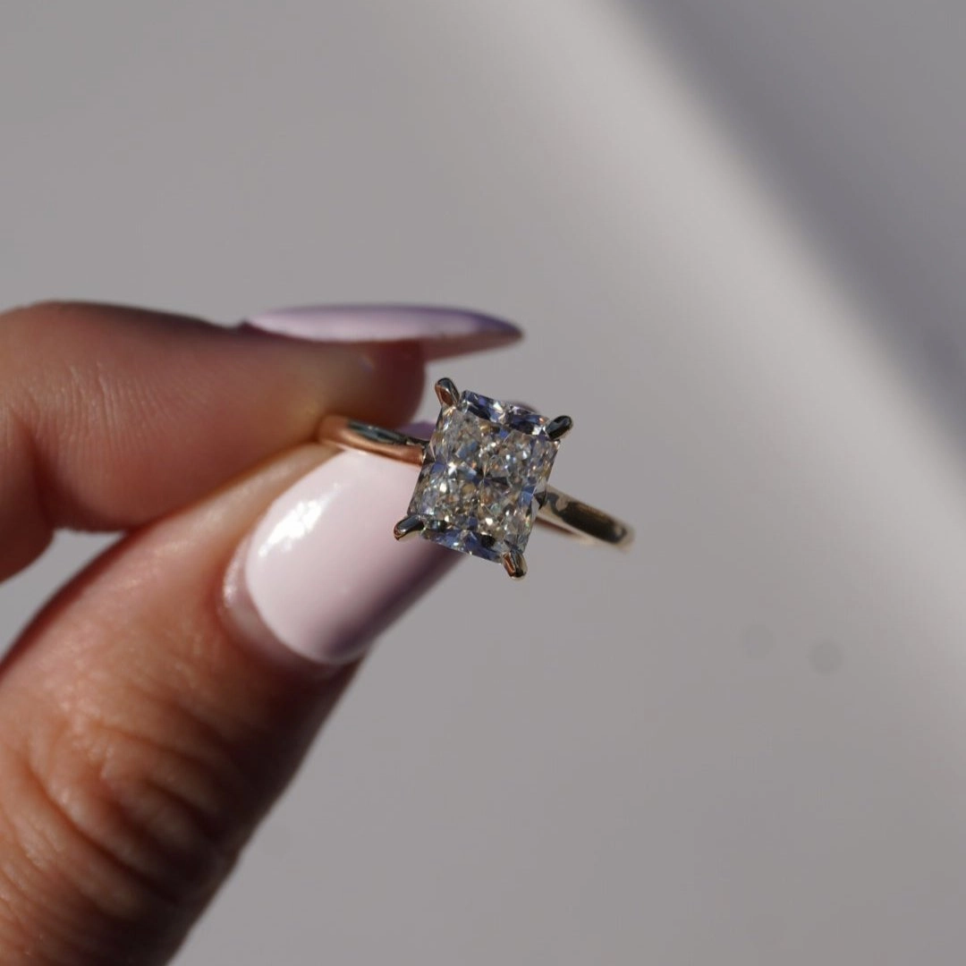 Stunning 2.60 CT Radiant Moissanite Engagement Ring with Solitaire Design
