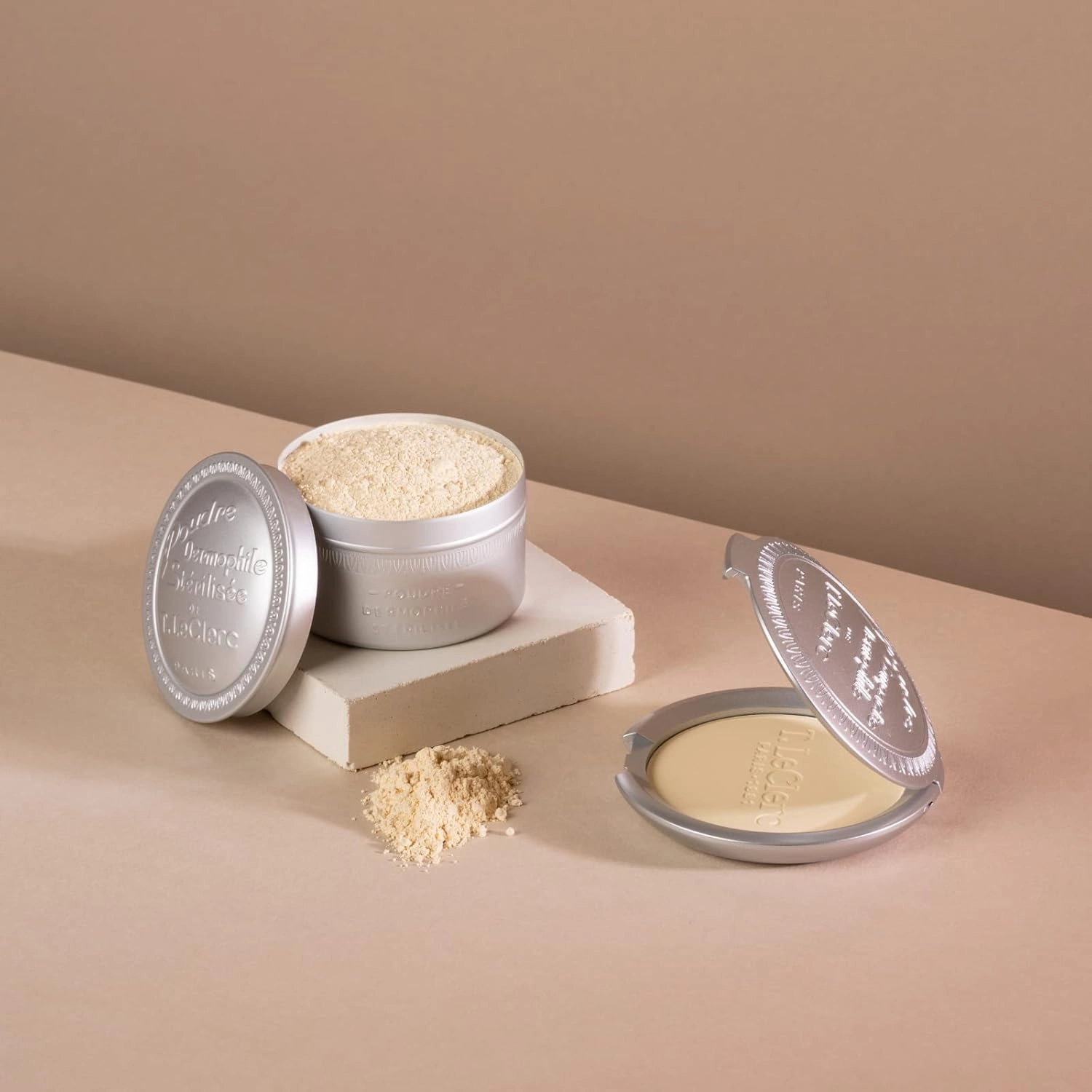 T. Leclerc Compact Pressed Powder - Super-Blendable Face Makeup Longwear Portable Matte Finish Radiant Natural Medium to Full Coverage Airbrushing Mineral Base For Pores & Imperfections (Peche)