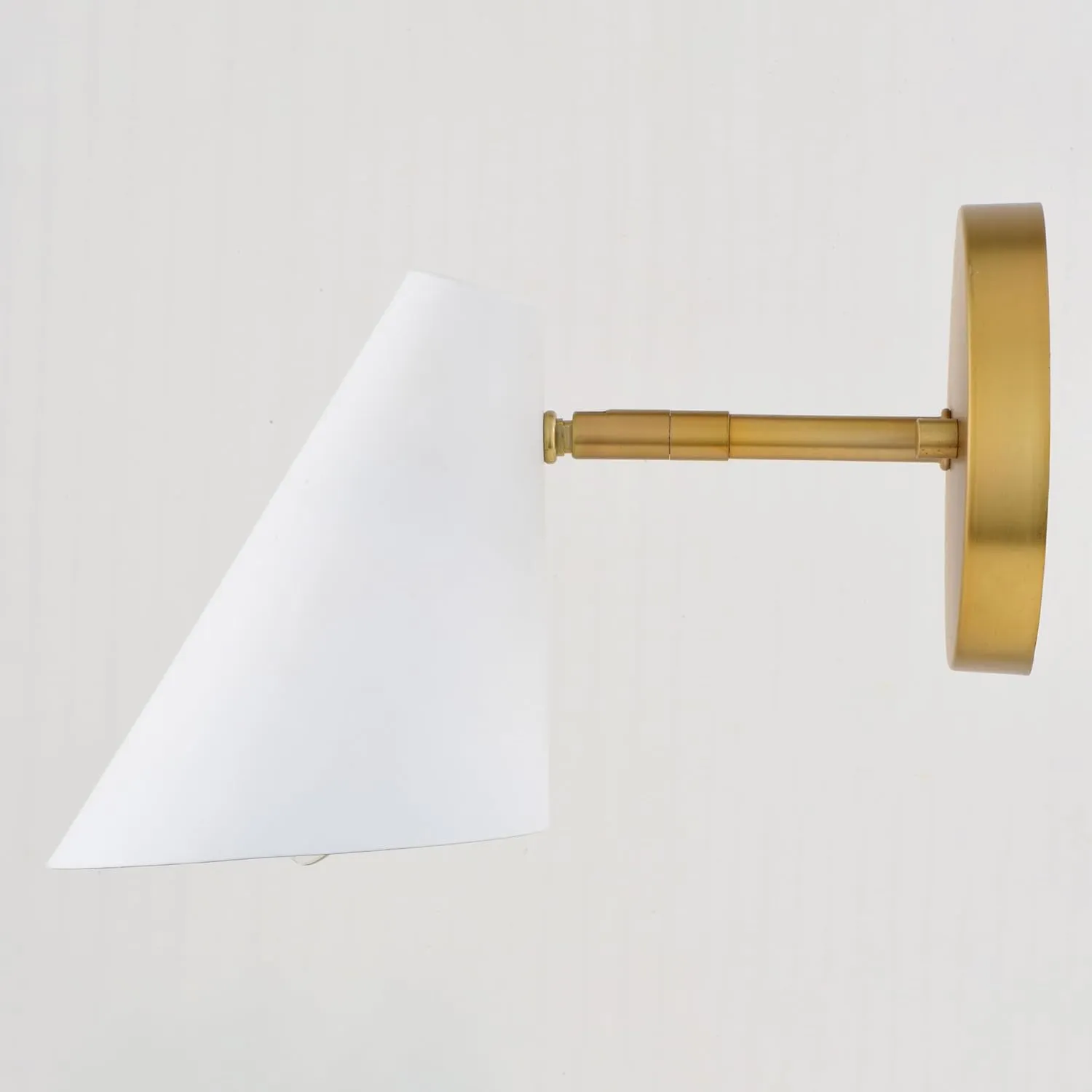 VAXCEL Pryce 1 Light Bathroom Lighting Fixture, Matte White and Satin Gold Finish, Mid-Century Modern Wall Sconce, Dimmable, Easy Installation