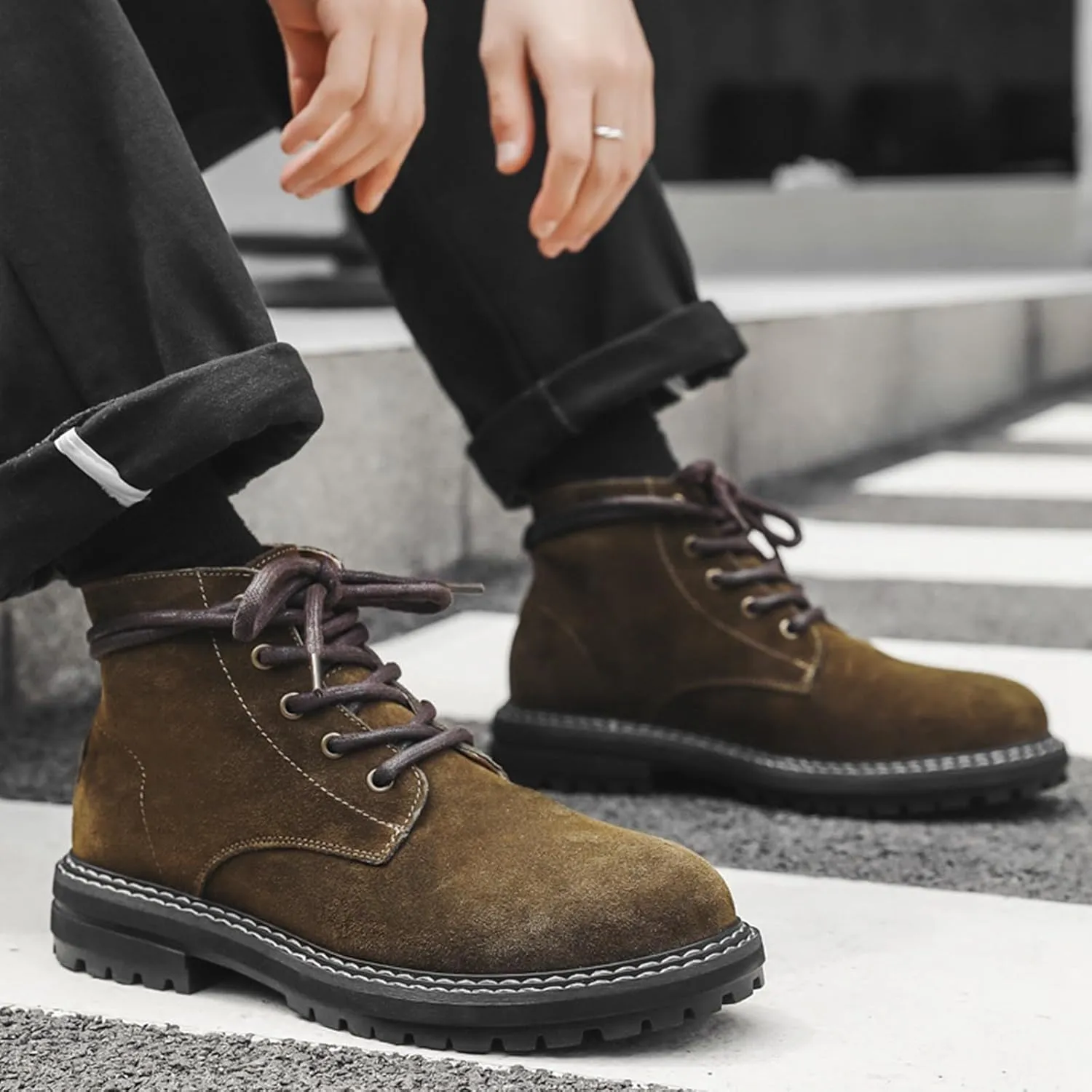 Versatile Men's Classic Durable Work Motorcycle Footwear Fashionable Round Toe Boots Mens Slip on Boots Winter